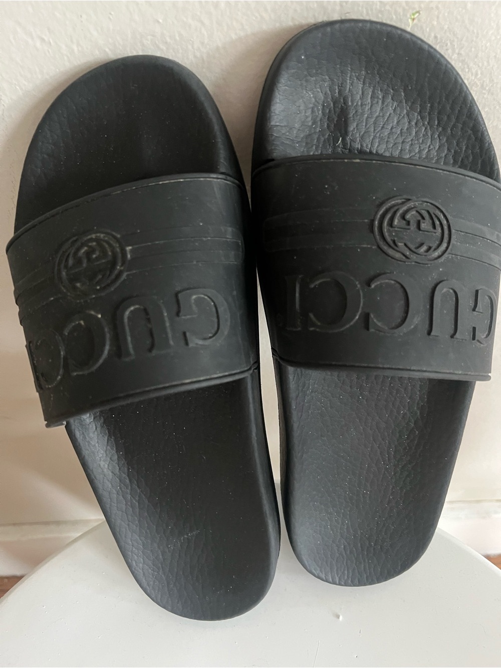 Gucci Pursuit Black Embossed Logo Rubber Slides. Size 37.